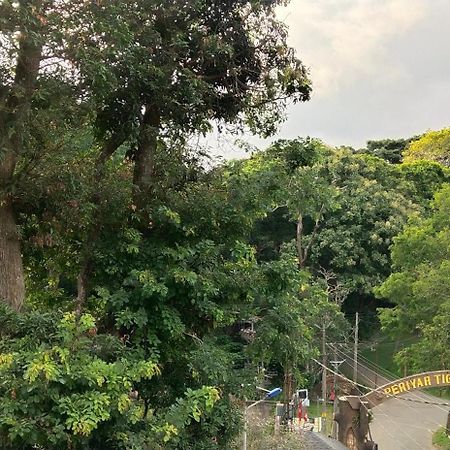 Floral Homestay Thekkady Exterior photo