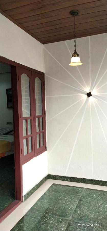 Floral Homestay Thekkady Exterior photo